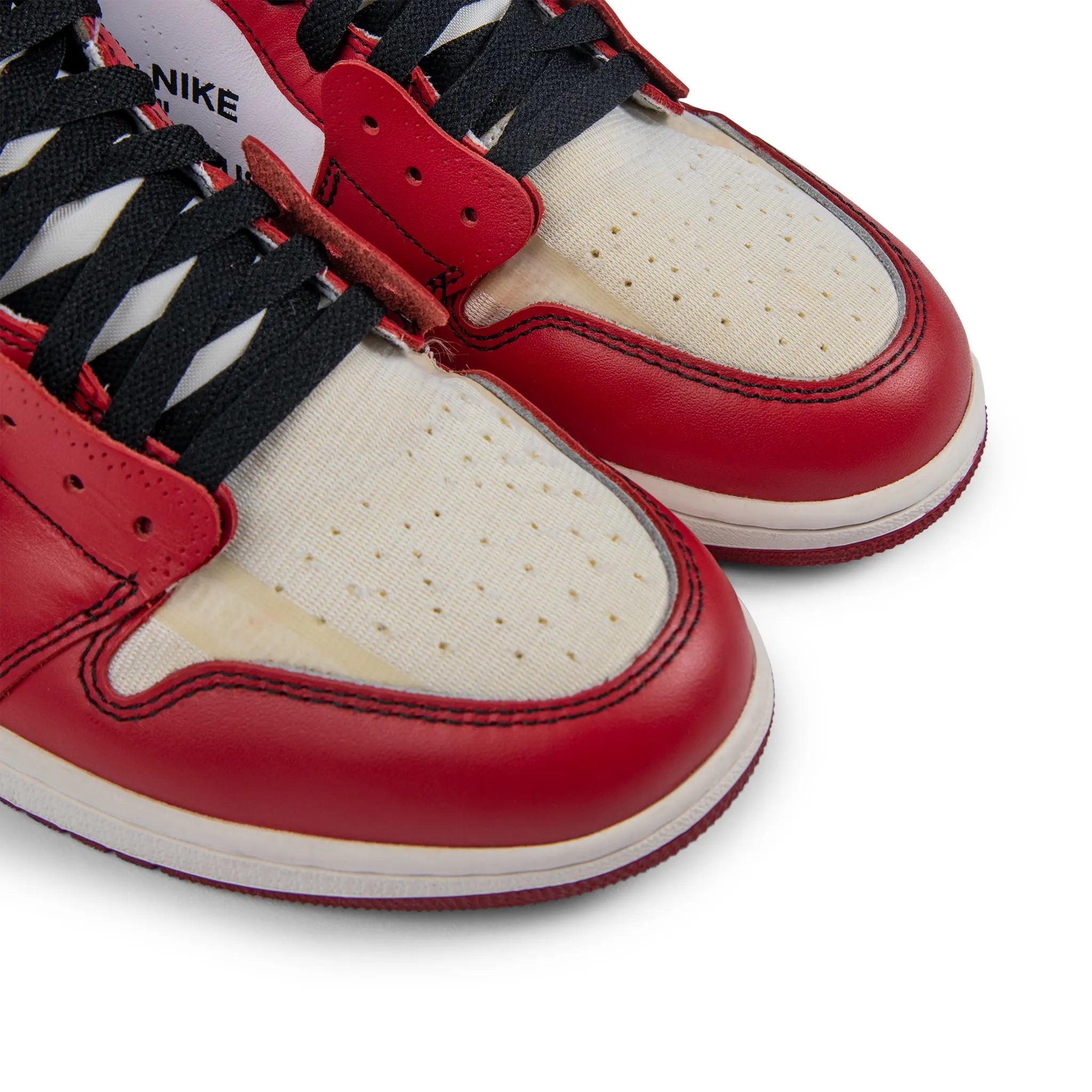 Toe box detail view of Preloved - Air Jordan 1 x Off-White 1 Retro High OG Chicago